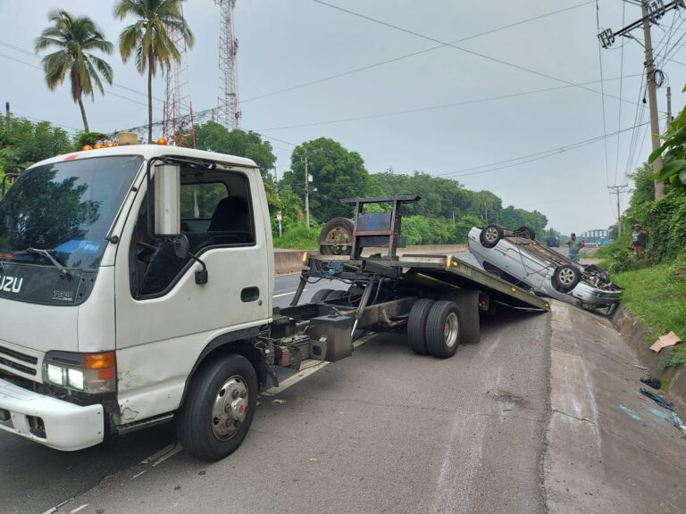 gruas en el salvador