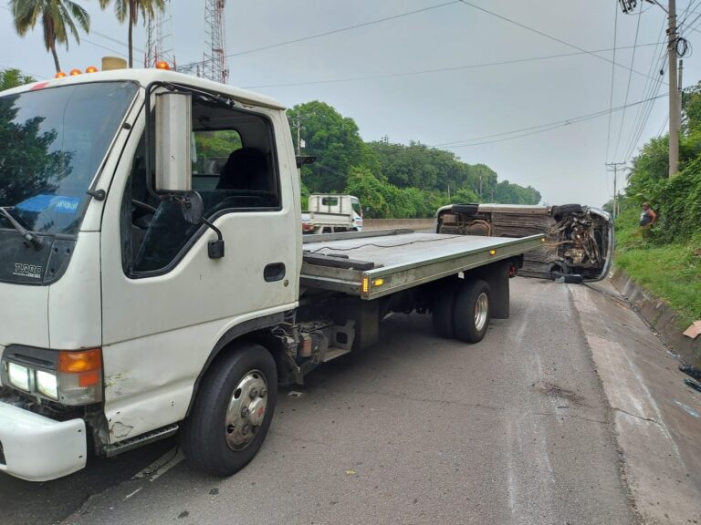 gruas en el salvador